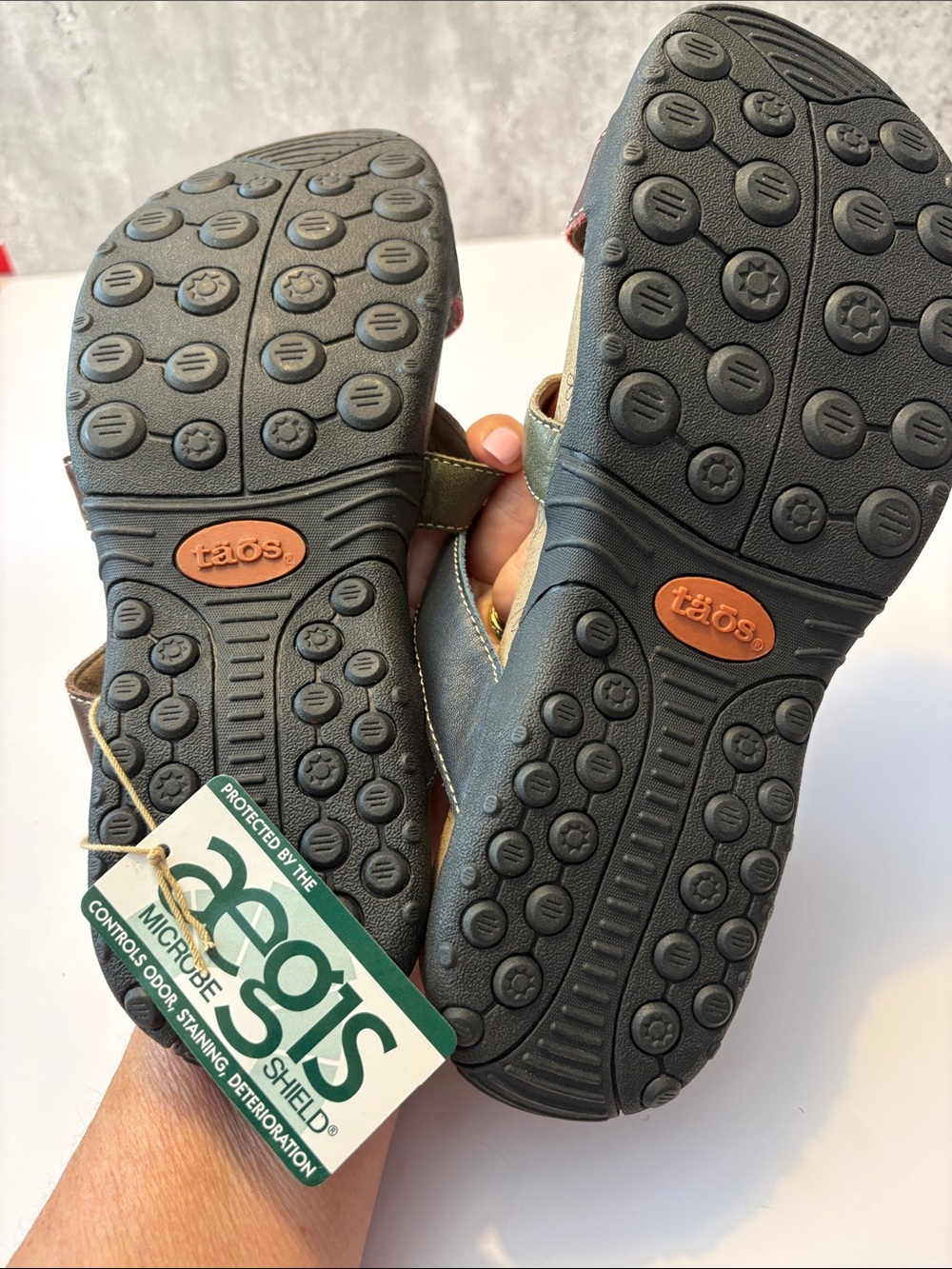 Taos NWT women’s size 9 leather sandals in brown, navy blue and olive green - Picture 8 of 9